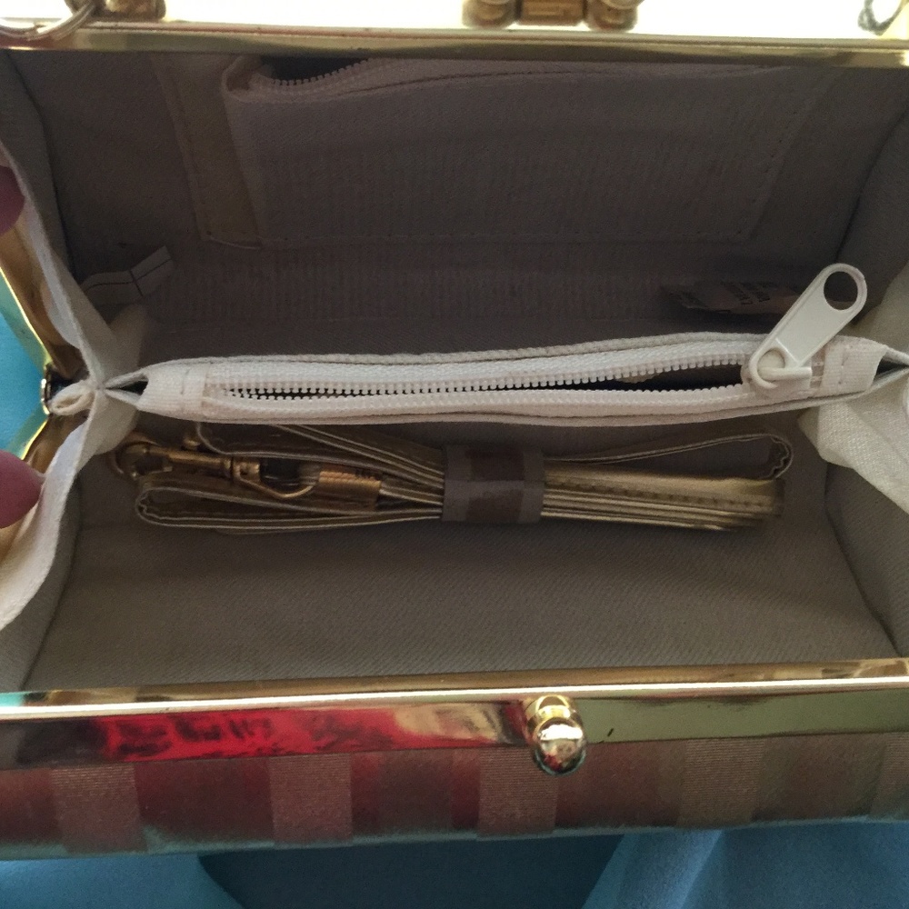 Vintage Gold tone purse w/long strap cross body - Picture 2 of 4
